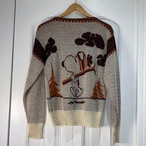 World's Greatest/Arrow: Collectible Snoopy Sweater